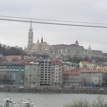 Orange Pearl 3 Next To Danube Budapest