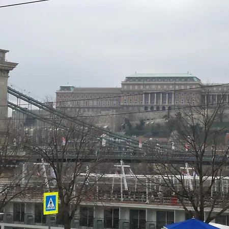 Orange Pearl 3 Next To Danube Budapest