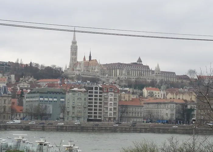 Orange Pearl 3 Next To Danube Budapest
